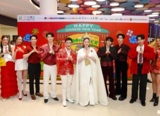 แอฟ-ทักษอร งามสง่าดั่งราชินีมังกรขาว สัญลักษณ์แห่งความโชคดี ในงาน “Happy Chinese New Year 2025” โดยศูนย์การค้าโรบินสันไลฟ์สไตล์