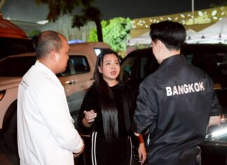 คนไทยไม่ทิ้งกัน! คุณธัญชนก ผลดี ผู้บริหารสถาบันพัฒนาบุคลิกภาพ B&S 789 นำข้าวกล่องและน้ำดื่ม ร่วมส่งต่อให้ เจ้าหน้าที่จิตอาสา กู้ซากอาคาร สตง.