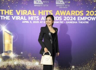 คุณธัญชนก ผลดี ผู้บริหารสถาบันพัฒนาบุคลิกภาพ B&S 789 เข้ารับรางวัล THE VIRAL HITS AWARDS 2024