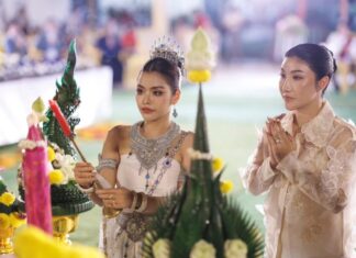 “ธัญญ่า อาร์สยาม” ร่วมรำแก้บน ฉลองยอดขายทะลุ 8 หลัก! ณ คุ้มนะหน้าทอง