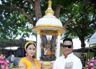 ศรัทธาแรง “ใหม่ สุคนธวา” งานเงินปัง ธุรกิจรุ่ง จัดสร้าง “พระแม่ลักษมี ปางธนลักษมี” ถวายวัดศรีนวล