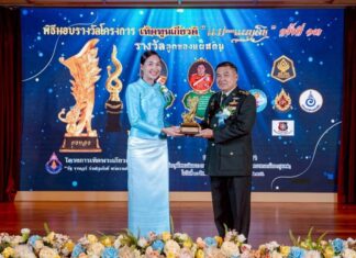 อาจารย์เจน ญาณทิพย์ รับรางวัล สตรีต้นแบบ