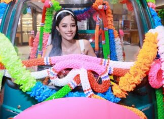 เซ็นทรัลเวิลด์ต้อนรับ Miss World “โอปอล สุชาตา” ร่วมเล่นน้ำสงกรานต์กับนักท่องเที่ยวนับแสน