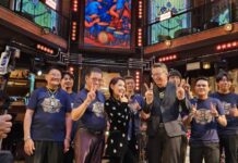 “พลอยพรหม” นำ “Honey Trap” ขึ้นคอนเสิร์ต AUA ปะทะวง Siamese cats ของ “กร ทัพพะรังสี”